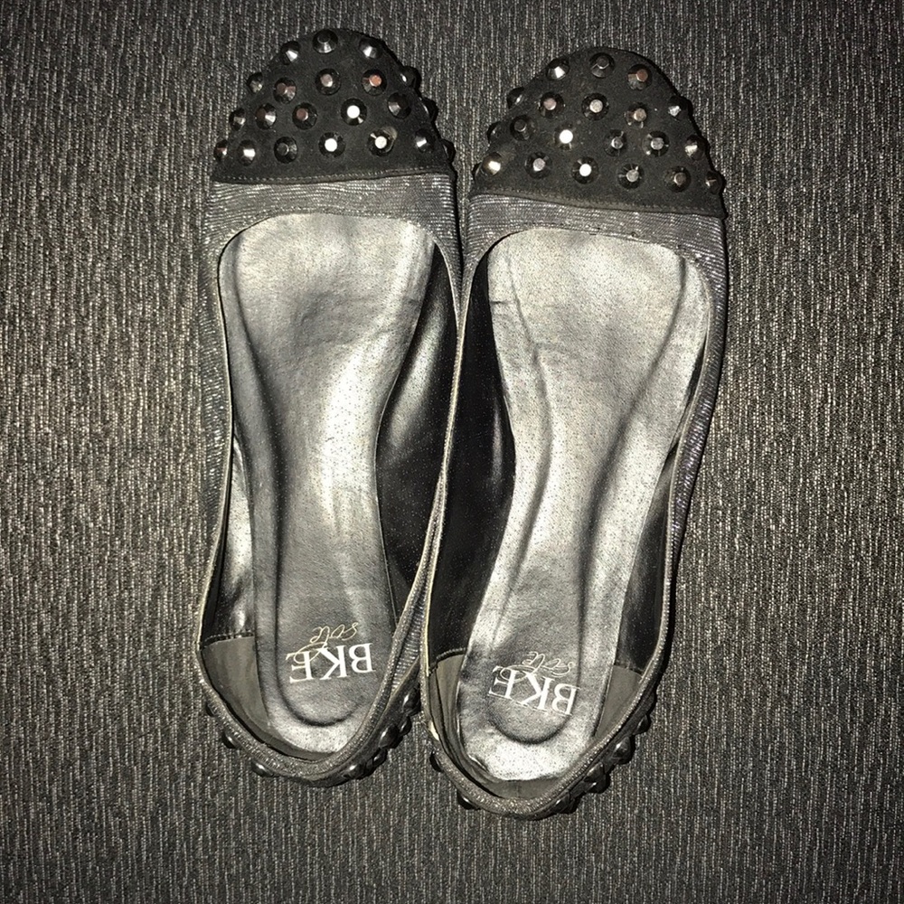 Women’s Size 7 BKE Studded Flats